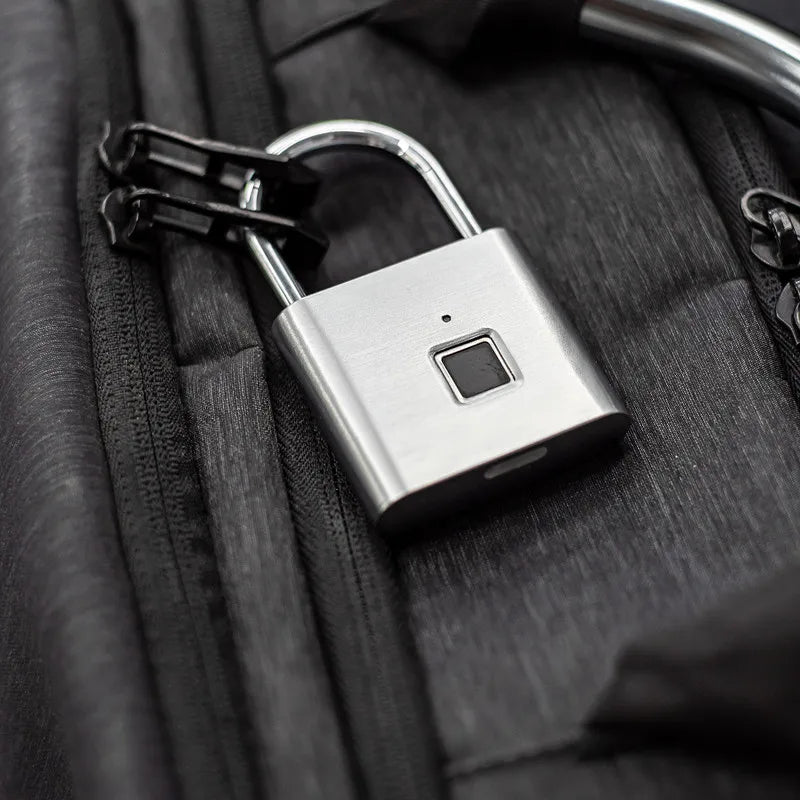 SecureTouch™ – Lucchetto Smart con Impronta Digitale